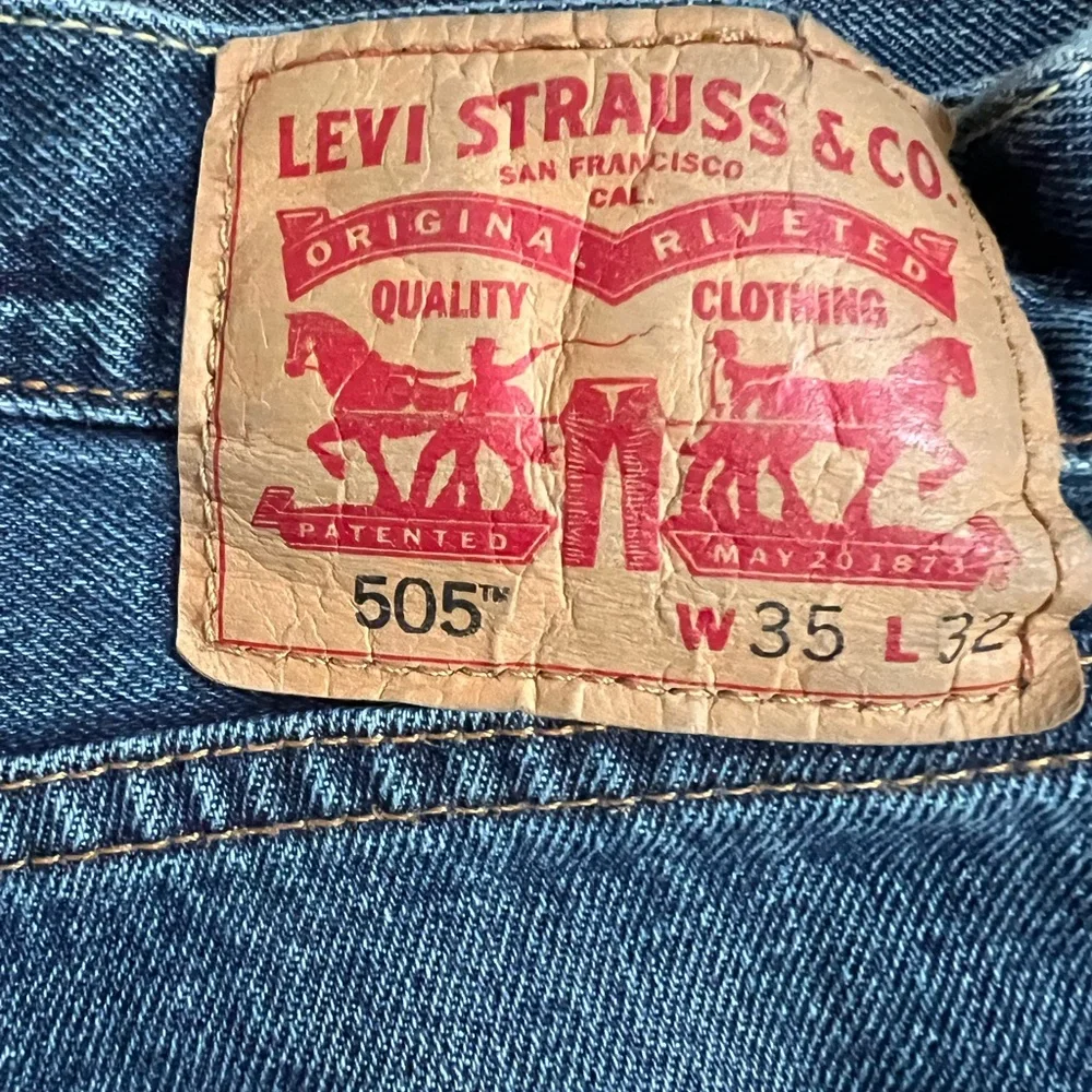 Levi’s 505 jeans size W 35 L 32‎